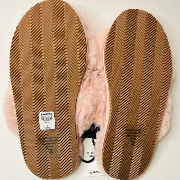 Express Blush Pink Faux Fur Slippers SZ MED with Detachable Brooch - Picture 5 of 5